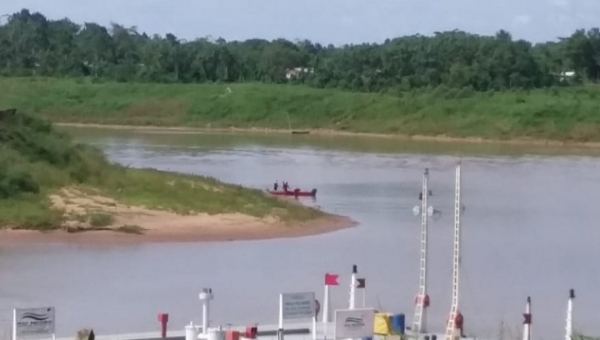 Homem de 30 anos desaparece nas águas do Rio Juruá após mergulho